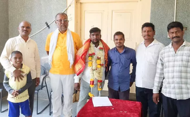 ಯಾದಗಿರಿ | ಶೋಷಿತರ ಒಕ್ಕೂಟದ ಕಾರ್ಯಾಧ್ಯಕ್ಷರಾಗಿ ವೆಂಕಟೇಶ ಡಿ.ಸಿ. ನೇಮಕ ಯಾದಗಿರಿ | ಶೋಷಿತರ ಒಕ್ಕೂಟದ ಕಾರ್ಯಾಧ್ಯಕ್ಷರಾಗಿ ವೆಂಕಟೇಶ ಡಿ.ಸಿ. ನೇಮಕ