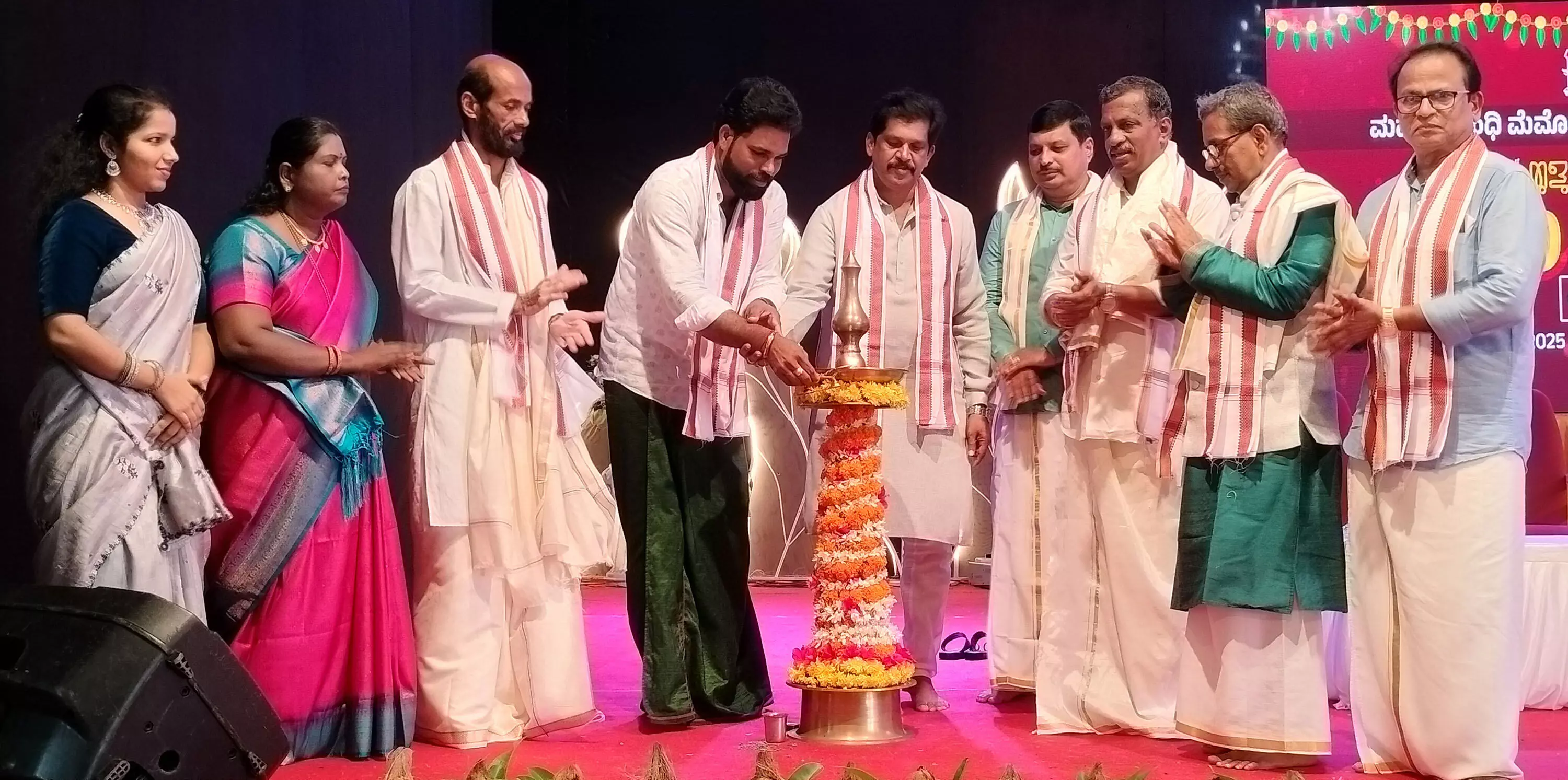 ಶಿಕ್ಷಣದೊಂದಿಗೆ ತುಳು ಸಂಸ್ಕೃತಿ, ಸಂಸ್ಕಾರ ಮೈಗೂಡಿಸಿಕೊಳ್ಳಿ: ತುಳು ಐಸಿರಿಯಲ್ಲಿ ಜಯಕರ ಶೆಟ್ಟಿ ಇಂದ್ರಾಳಿ ಶಿಕ್ಷಣದೊಂದಿಗೆ ತುಳು ಸಂಸ್ಕೃತಿ, ಸಂಸ್ಕಾರ ಮೈಗೂಡಿಸಿಕೊಳ್ಳಿ: ತುಳು ಐಸಿರಿಯಲ್ಲಿ ಜಯಕರ ಶೆಟ್ಟಿ ಇಂದ್ರಾಳಿ