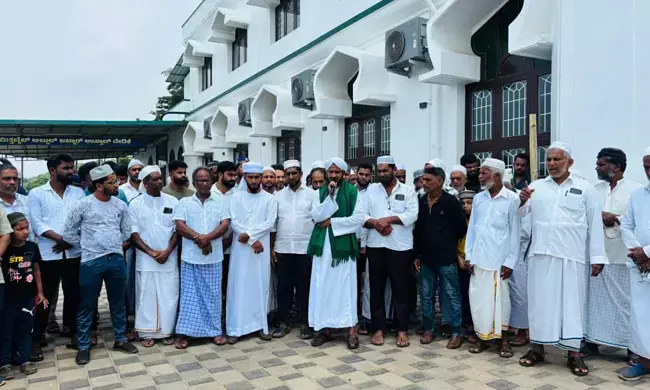 ಮಂಗಳೂರು | ಪಹಲ್ಗಾಮ್ ಭಯೋತ್ಪಾದಕರ ದಾಳಿ ಖಂಡಿಸಿ ಉಲಾಯಿಬೆಟ್ಟು ಸಾಲೇ ಕೇಂದ್ರ ಜುಮಾ ಮಸೀದಿ ವತಿಯಿಂದ ಪ್ರತಿಭಟನೆ