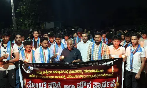 ನಡುಪದವು: ಪಹಲ್ಗಾಮ್ ಉಗ್ರರ ದಾಳಿಯಲ್ಲಿ ಮಡಿದವರಿಗೆ ಶ್ರದ್ಧಾಂಜಲಿ; ಮೊಂಬತ್ತಿ ನಡಿಗೆ