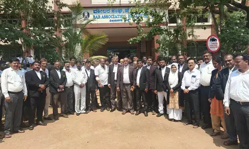 ಹೊಸಪೇಟೆ | ಪಹಲ್ಗಾಮ್ ಭಯೋತ್ಪಾದಕರ ದಾಳಿ ಖಂಡಿಸಿ ವಕೀಲರ ಸಂಘದಿಂದ ಪ್ರತಿಭಟನೆ