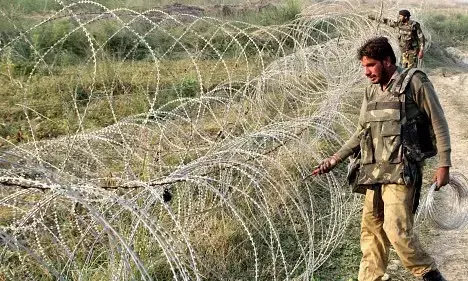ನಮ್ಮ ಪುತ್ರನನ್ನು ಮನೆಗೆ ಕರೆ ತನ್ನಿ: ಪಾಕಿಸ್ತಾನ ರೇಂಜರ್ ಗಳ ವಶದಲ್ಲಿರುವ ಬಿಎಸ್ಎಫ್ ಯೋಧನ ಕುಟುಂಬದ ಆಗ್ರಹ