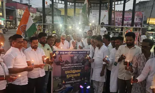 ಯಾದಗಿರಿ | ಪಹಲ್ಗಾಮ್ ಭಯೋತ್ಪಾದಕರ ದಾಳಿ ಖಂಡಿಸಿ ಕಾಂಗ್ರೆಸ್‌ನಿಂದ ಮೇಣದ ಬತ್ತಿ ಹಚ್ಚಿ ಮೌನಾಚರಣೆ