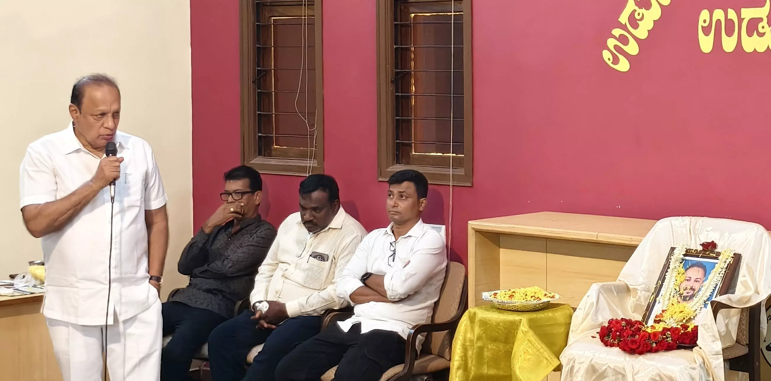 ಉಡುಪಿ: ಪತ್ರಕರ್ತ ಸಂದೀಪ್ ಪೂಜಾರಿಗೆ ಶ್ರದ್ಧಾಂಜಲಿ ಸಭೆ ಉಡುಪಿ: ಪತ್ರಕರ್ತ ಸಂದೀಪ್ ಪೂಜಾರಿಗೆ ಶ್ರದ್ಧಾಂಜಲಿ ಸಭೆ