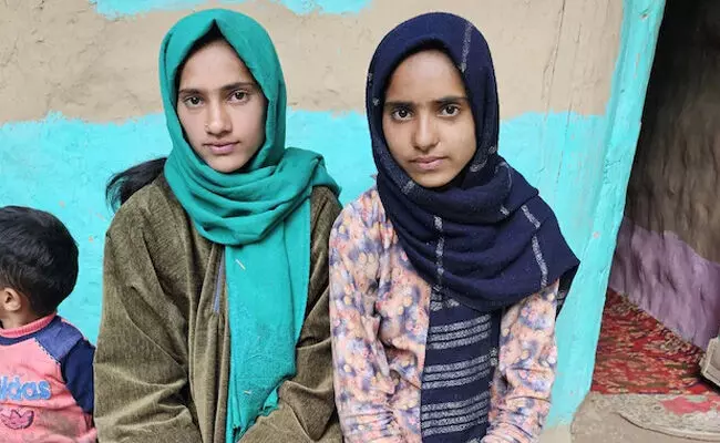 ಪಹಲ್ಗಾಮ್ ಭಯೋತ್ಪಾದಕ ದಾಳಿ ವೇಳೆ ಪರಾರಿಯಾಗಲು ಪ್ರಯತ್ನಿಸದೆ ಪ್ರವಾಸಿಗಳ ರಕ್ಷಣೆಗೆ ಮುಂದಾದ ಹದಿಹರೆಯದ ಸೋದರಿಯರು!