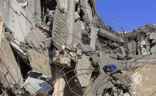 ಗಾಝಾ: ಇಸ್ರೇಲ್ ದಾಳಿಯಲ್ಲಿ ಕನಿಷ್ಠ 17 ಮಂದಿ ಮೃತ್ಯು ಗಾಝಾ: ಇಸ್ರೇಲ್ ದಾಳಿಯಲ್ಲಿ ಕನಿಷ್ಠ 17 ಮಂದಿ ಮೃತ್ಯು