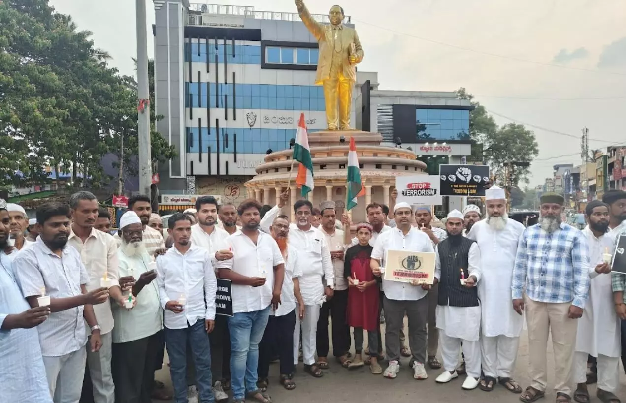 ಹೊಸಪೇಟೆ: ಪಹಲ್ಗಾಮ್ನಲ್ಲಿ ಭಯೋತ್ಪಾದಕ ದಾಳಿ ಖಂಡಿಸಿ ಪ್ರತಿಭಟನೆ ಹೊಸಪೇಟೆ: ಪಹಲ್ಗಾಮ್ನಲ್ಲಿ ಭಯೋತ್ಪಾದಕ ದಾಳಿ ಖಂಡಿಸಿ ಪ್ರತಿಭಟನೆ