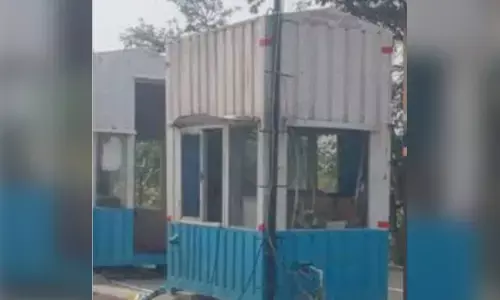 ದೇವದುರ್ಗ ಟೋಲ್ ಬೂತ್‌ ಧ್ವಂಸ; ಶಾಸಕಿಯ ಪುತ್ರ, ಬೆಂಬಲಿಗರ ವಿರುದ್ಧ ಪ್ರಕರಣ ದಾಖಲು