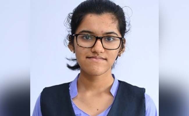 ದ್ವಿತೀಯ ಪಿಯುಸಿ ಮರು ಮೌಲ್ಯಮಾಪನ: ವಿಜ್ಞಾನ ವಿಭಾಗದಲ್ಲಿ ದೀಕ್ಷಾ ರಾಜ್ಯಕ್ಕೆ ಪ್ರಥಮ