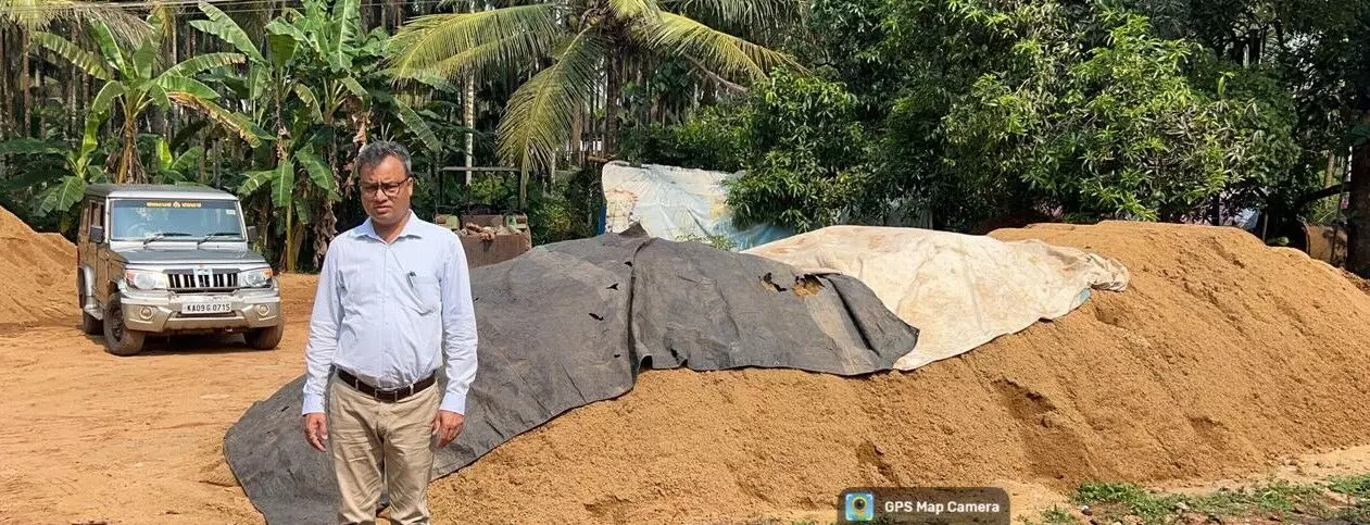 ಮರವೂರು ರೈಲ್ವೆ ಸೇತುವೆ ಬಳಿ ಅಕ್ರಮ ಮರಳುಗಾರಿಕೆ: ಡೋಜರ್, ಮರಳು ವಶ ಮರವೂರು ರೈಲ್ವೆ ಸೇತುವೆ ಬಳಿ ಅಕ್ರಮ ಮರಳುಗಾರಿಕೆ: ಡೋಜರ್, ಮರಳು ವಶ