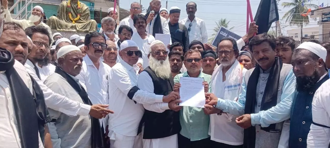 ಯಾದಗಿರಿ | ವಕ್ಫ್ ತಿದ್ದುಪಡಿ ಕಾಯಿದೆ ವಿರೋಧಿಸಿ ಮುಸ್ಲಿಂ ಸಂಘಟನೆಗಳ ಒಕ್ಕೂಟದ ನೇತೃತ್ವದಲ್ಲಿ ಪ್ರತಿಭಟನೆ