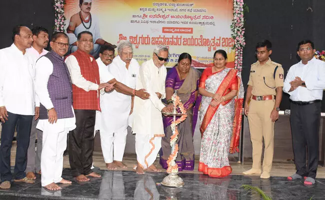 ಯಾದಗಿರಿ | ಬಸವಣ್ಣನವರು ಸಾಮಾಜಿಕ ಸಮಾನತೆಗೆ ಹೋರಾಡಿದ ಮಹಾಚೇತನ : ಶಾಸಕ ಚೆನ್ನಾರೆಡ್ಡಿ ಪಾಟೀಲ್ ತುನ್ನೂರ್‌