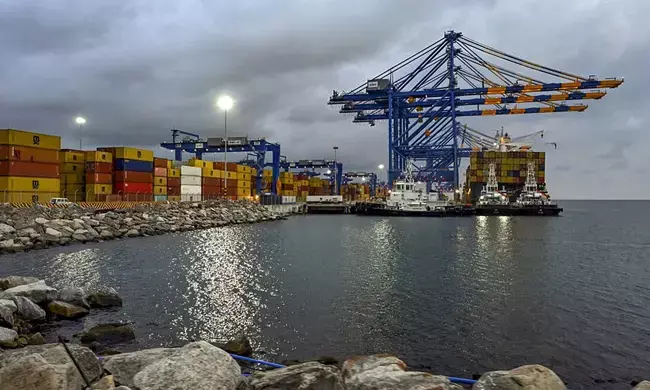 ವಿಳಿಂಜಂ ಬಂದರು ಸುತ್ತ ಉಲ್ಬಣಗೊಂಡ ರಾಜಕೀಯ ವಿವಾದ; ಯೋಜನೆಯ ಶ್ರೇಯಸ್ಸಿನ ಗರಿಯನ್ನು ಮುಡಿಗೇರಿಸಿಕೊಳ್ಳಲು ಪಕ್ಷಗಳ ಪೈಪೋಟಿ