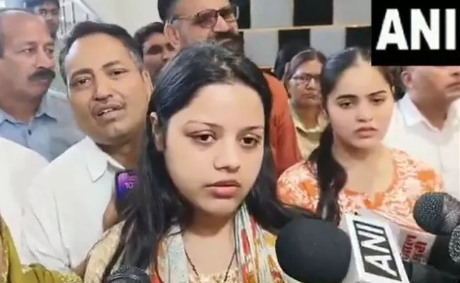 ಮುಸ್ಲಿಮರು ಅಥವಾ ಕಾಶ್ಮೀರಿಗಳ ವಿರುದ್ಧ ಜನತೆ ಇರಬೇಕು ಎಂದು ಬಯಸುವುದಿಲ್ಲ: ಪಹಲ್ಗಾಮ್ ದಾಳಿಯಲ್ಲಿ ಮೃತಪಟ್ಟ ನೌಕಾಪಡೆ ಅಧಿಕಾರಿ ವಿನಯ್ ನರ್ವಾಲ್ ಪತ್ನಿಯ ಹೇಳಿಕೆ