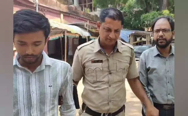 ಶೌಚಾಲಯದಲ್ಲಿ ಪಾಕ್ ಧ್ವಜ ಅಂಟಿಸಿ ಕೋಮು ಸಂಘರ್ಷಕ್ಕೆ ಪ್ರಚೋದನೆ: ಇಬ್ಬರ ಬಂಧನ