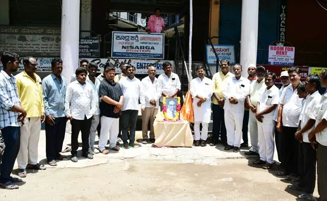 ಕಲಬುರಗಿ | ನೀರು ಸರಬರಾಜು ಹೊರಗುತ್ತಿಗೆ ನೌಕರರ ಸಂಘದ ಕಚೇರಿಯಲ್ಲಿ ವಿಶ್ವ ಕಾರ್ಮಿಕ ದಿನಾಚರಣೆ ಕಲಬುರಗಿ | ನೀರು ಸರಬರಾಜು ಹೊರಗುತ್ತಿಗೆ ನೌಕರರ ಸಂಘದ ಕಚೇರಿಯಲ್ಲಿ ವಿಶ್ವ ಕಾರ್ಮಿಕ ದಿನಾಚರಣೆ