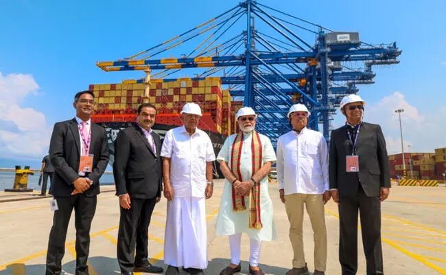 ವಿಳಿಂಜಮ್ ಬಂದರಿನ ಉದ್ಘಾಟನೆಯಲ್ಲಿ ಪಿಣರಾಯಿ,ತರೂರ್ ಉಪಸ್ಥಿತಿ; ಹಲವರಿಗೆ ನಿದ್ದೆಯಿಲ್ಲದ ರಾತ್ರಿಗಳನ್ನು ನೀಡಲಿದೆ ಎಂದು ಇಂಡಿಯಾ ಮೈತ್ರಿಕೂಟಕ್ಕೆ ಕುಟುಕಿದ ಪ್ರಧಾನಿ ವಿಳಿಂಜಮ್ ಬಂದರಿನ ಉದ್ಘಾಟನೆಯಲ್ಲಿ ಪಿಣರಾಯಿ,ತರೂರ್ ಉಪಸ್ಥಿತಿ; ಹಲವರಿಗೆ ನಿದ್ದೆಯಿಲ್ಲದ ರಾತ್ರಿಗಳನ್ನು ನೀಡಲಿದೆ ಎಂದು ಇಂಡಿಯಾ ಮೈತ್ರಿಕೂಟಕ್ಕೆ ಕುಟುಕಿದ ಪ್ರಧಾನಿ