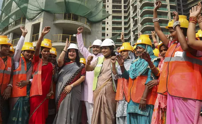 ದಿಲ್ಲಿ ಸರಕಾರದಿಂದ ಕಾರ್ಮಿಕರಿಗೆ ಉಚಿತ ಆರೋಗ್ಯ ತಪಾಸಣೆ; ತೀವ್ರ ತಾಪಮಾನದ ದಿನಗಳಲ್ಲಿ 3 ಗಂಟೆ ವಿಶ್ರಾಂತಿ ದಿಲ್ಲಿ ಸರಕಾರದಿಂದ ಕಾರ್ಮಿಕರಿಗೆ ಉಚಿತ ಆರೋಗ್ಯ ತಪಾಸಣೆ; ತೀವ್ರ ತಾಪಮಾನದ ದಿನಗಳಲ್ಲಿ 3 ಗಂಟೆ ವಿಶ್ರಾಂತಿ