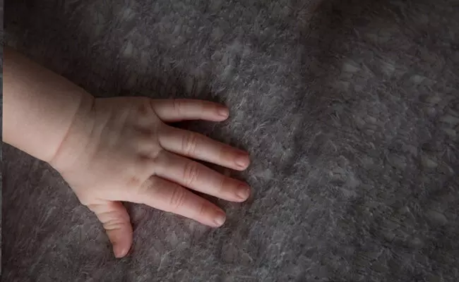 ಮಧ್ಯಪ್ರದೇಶ | ಆಧ್ಯಾತ್ಮಿಕ ನಾಯಕರೊಬ್ಬರ ಸಲಹೆಯಂತೆ ಆಮರಣಾಂತ ಉಪವಾಸ; ಮೆದುಳಿನ ರೋಗದಿಂದ ಬಳಲುತ್ತಿದ್ದ 3 ವರ್ಷದ ಬಾಲಕಿ ಮೃತ್ಯು ಮಧ್ಯಪ್ರದೇಶ | ಆಧ್ಯಾತ್ಮಿಕ ನಾಯಕರೊಬ್ಬರ ಸಲಹೆಯಂತೆ ಆಮರಣಾಂತ ಉಪವಾಸ; ಮೆದುಳಿನ ರೋಗದಿಂದ ಬಳಲುತ್ತಿದ್ದ 3 ವರ್ಷದ ಬಾಲಕಿ ಮೃತ್ಯು