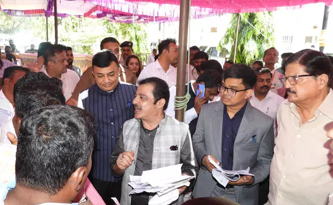 ವಿಜಯನಗರ | ಜಿಲ್ಲಾಡಳಿತದಿಂದ ಜನಸ್ಪಂದನ ಕಾರ್ಯಕ್ರಮ ವಿಜಯನಗರ | ಜಿಲ್ಲಾಡಳಿತದಿಂದ ಜನಸ್ಪಂದನ ಕಾರ್ಯಕ್ರಮ