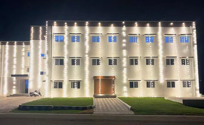 ವಿಜಯನಗರ | ಮೇ 5 ರಂದು ಹೊಸಪೇಟೆ ಟ್ರಕ್ ಟರ್ಮಿನಲ್ ಉದ್ಘಾಟನಾ ಸಮಾರಂಭ ವಿಜಯನಗರ | ಮೇ 5 ರಂದು ಹೊಸಪೇಟೆ ಟ್ರಕ್ ಟರ್ಮಿನಲ್ ಉದ್ಘಾಟನಾ ಸಮಾರಂಭ