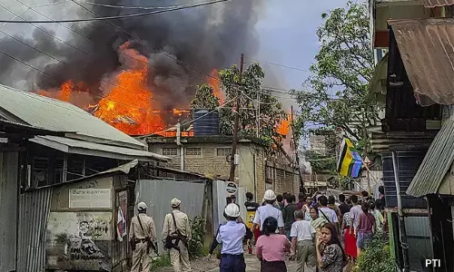 ಮಣಿಪುರ ಹಿಂಸಾಚಾರಕ್ಕೆ ಎರಡು ವರ್ಷ: ಮನೆಗೆ ವಾಪಾಸಾಗುವ ಕನಸಿನಲ್ಲಿ ದಿನಗಳೆಯುತ್ತಿರುವ ಸಹಸ್ರಾರು ಸಂತ್ರಸ್ತರು