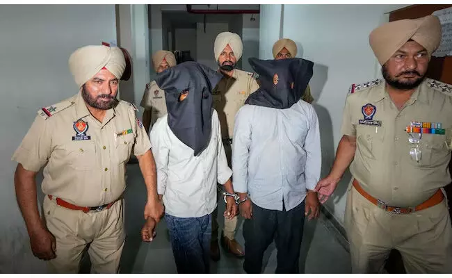 ಪಾಕ್‌ಗೆ ಸೇನಾ ಮಾಹಿತಿ ಸೋರಿಕೆ: ಪಂಜಾಬ್ ಪೊಲೀಸರಿಂದ ಇಬ್ಬರ ಬಂಧನ