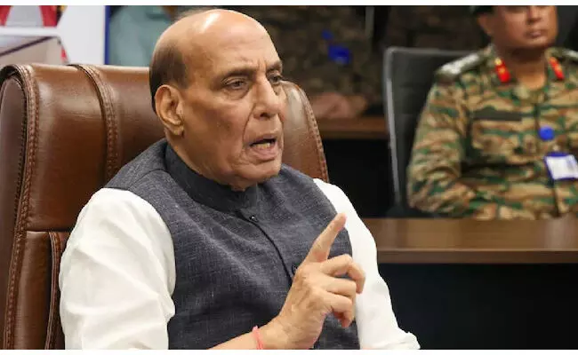 ಭಾರತ-ಪಾಕಿಸ್ತಾನ ನಡುವೆ ಉಲ್ಬಣಗೊಂಡ ಉದ್ವಿಗ್ನತೆ: ದೇಶದ ಶತ್ರುಗಳಿಗೆ ತಕ್ಕ ಪಾಠ ಕಲಿಸಲಾಗುವುದು ಎಂದು ರಾಜ್ ನಾಥ್ ಸಿಂಗ್ ಪ್ರತಿಜ್ಞೆ