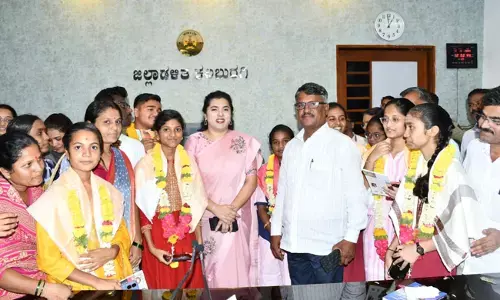 ಕಲಬುರಗಿ | ಎಸೆಸೆಲ್ಸಿ ಪರೀಕ್ಷೆಯಲ್ಲಿ ಹೆಚ್ಚಿನ ಅಂಕ ಪಡೆದ ವಿದ್ಯಾರ್ಥಿಗಳಿಗೆ ಜಿಲ್ಲಾಧಿಕಾರಿಗಳಿಂದ ಸನ್ಮಾನ