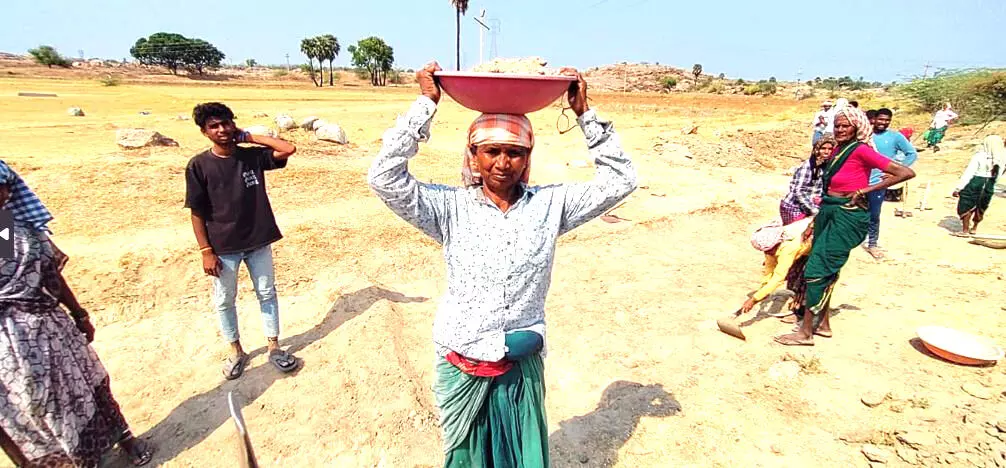 ಒಂಟಿ ಮಹಿಳೆಯ ಘನತೆಯ ಬದುಕಿಗೆ ಆಸರೆಯಾದ ಉದ್ಯೋಗ ಖಾತ್ರಿ