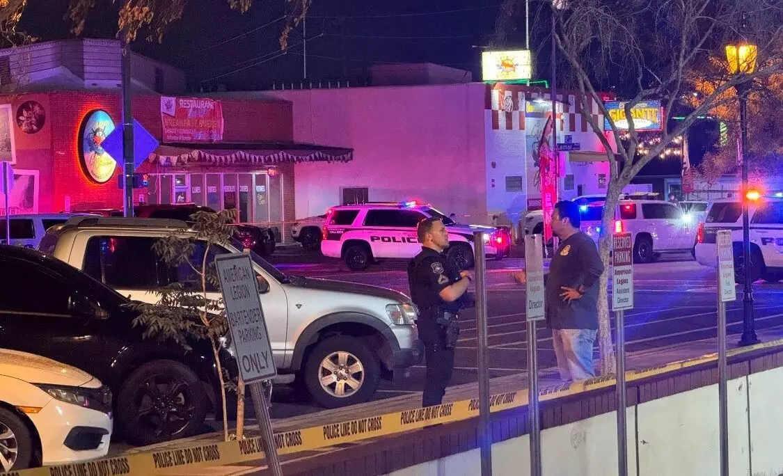 ಅರಿಝೋನ: ರೆಸ್ಟಾರೆಂಟ್ನಲ್ಲಿ ಶೂಟೌಟ್; 3 ಮಂದಿ ಸಾವು ಅರಿಝೋನ: ರೆಸ್ಟಾರೆಂಟ್ನಲ್ಲಿ ಶೂಟೌಟ್; 3 ಮಂದಿ ಸಾವು