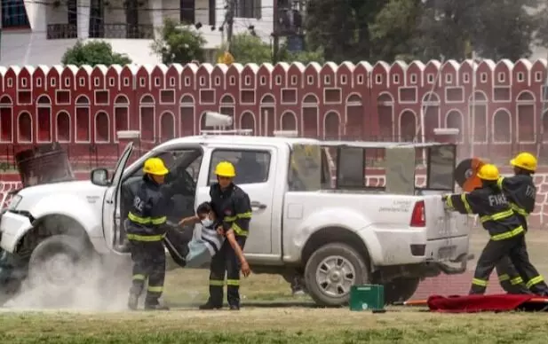 ಅಣಕು ಕವಾಯತು ಆದೇಶದ ಬೆನ್ನಲ್ಲೇ ಕೇಂದ್ರ ಗೃಹ ಕಾರ್ಯದರ್ಶಿಯಿಂದ ನಿರ್ಣಾಯಕ ಸಭೆ ಅಣಕು ಕವಾಯತು ಆದೇಶದ ಬೆನ್ನಲ್ಲೇ ಕೇಂದ್ರ ಗೃಹ ಕಾರ್ಯದರ್ಶಿಯಿಂದ ನಿರ್ಣಾಯಕ ಸಭೆ
