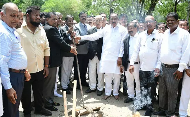 ಕಲಬರಗಿ | ನ್ಯಾಯಾಲಯ ಆವರಣದಲ್ಲಿ 1.50 ಕೋಟಿ ರೂ. ವೆಚ್ಚದ ರಸ್ತೆ ಕಾಮಗಾರಿಗೆ ಶಾಸಕ ಅಲ್ಲಂಪ್ರಭು ಪಾಟೀಲ್ ಚಾಲನೆ