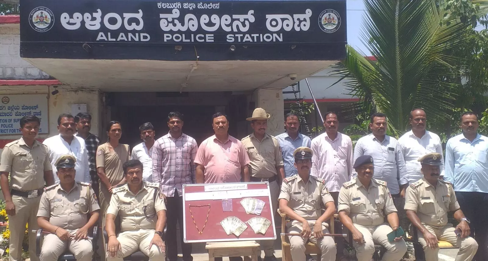 ಆಳಂದ | ಕಳ್ಳತನ ಪ್ರಕರಣ : ಇಬ್ಬರ ಬಂಧನ, 1.18 ಲಕ್ಷ ರೂ. ಮೌಲ್ಯದ ಮಾಲು ಜಪ್ತಿ ಆಳಂದ | ಕಳ್ಳತನ ಪ್ರಕರಣ : ಇಬ್ಬರ ಬಂಧನ, 1.18 ಲಕ್ಷ ರೂ. ಮೌಲ್ಯದ ಮಾಲು ಜಪ್ತಿ