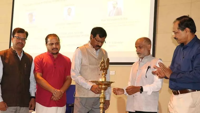 ಕಲಬುರಗಿ | ಆಧುನಿಕ ಶಿಕ್ಷಣದಲ್ಲಿ ಮೌಲ್ಯಗಳ ಕೊರತೆಯಿಂದ ಸಮಾಜದಲ್ಲಿ ಅರಾಜಕತೆ ಸೃಷ್ಠಿ : ಬಟ್ಟು ಸತ್ಯನಾರಾಯಣ ಕಲಬುರಗಿ | ಆಧುನಿಕ ಶಿಕ್ಷಣದಲ್ಲಿ ಮೌಲ್ಯಗಳ ಕೊರತೆಯಿಂದ ಸಮಾಜದಲ್ಲಿ ಅರಾಜಕತೆ ಸೃಷ್ಠಿ : ಬಟ್ಟು ಸತ್ಯನಾರಾಯಣ