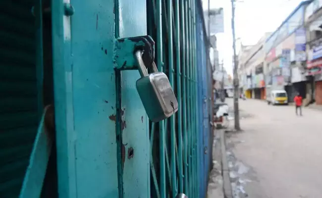 ರಾಜಸ್ಥಾನದಲ್ಲಿ ಕಟ್ಟೆಚ್ಚರ; 4 ಗಡಿ ಜಿಲ್ಲೆಗಳಲ್ಲಿ ಶಾಲೆ, ಸರಕಾರಿ ಕಚೇರಿಗಳು ಬಂದ್ ರಾಜಸ್ಥಾನದಲ್ಲಿ ಕಟ್ಟೆಚ್ಚರ; 4 ಗಡಿ ಜಿಲ್ಲೆಗಳಲ್ಲಿ ಶಾಲೆ, ಸರಕಾರಿ ಕಚೇರಿಗಳು ಬಂದ್