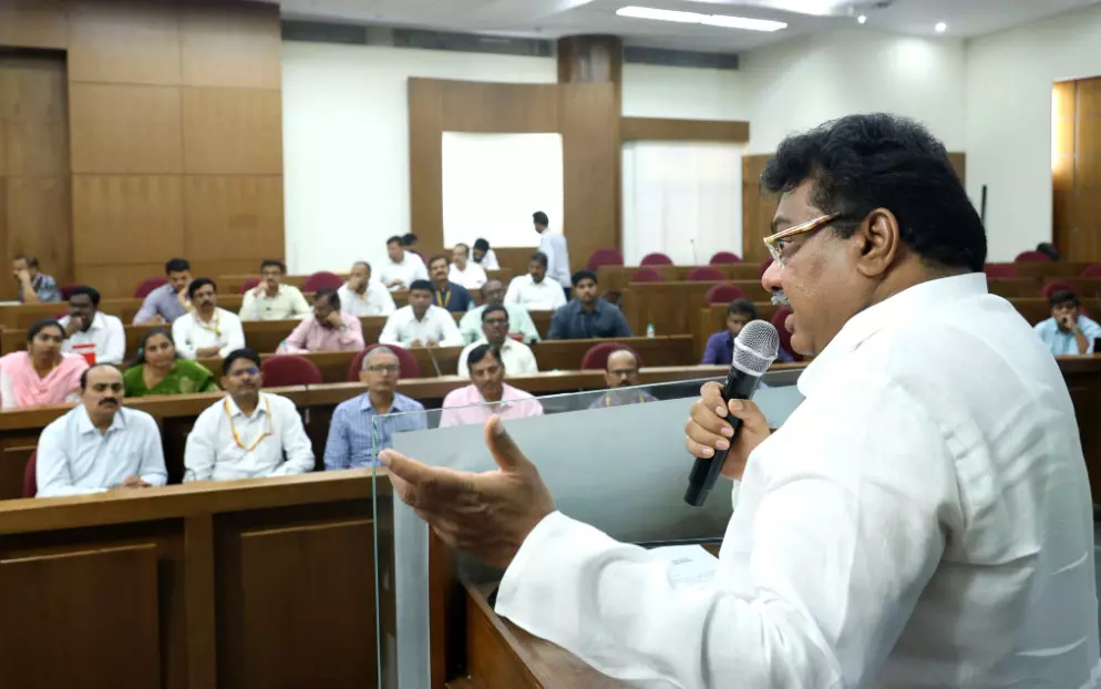 ಕೈಗಾರಿಕಾ ಇಲಾಖೆ ಅಧಿಕಾರಿಗಳಿಗೆ ಸ್ಪಂದನಶೀಲತೆ ಮುಖ್ಯ: ಎಂ.ಬಿ.ಪಾಟೀಲ್