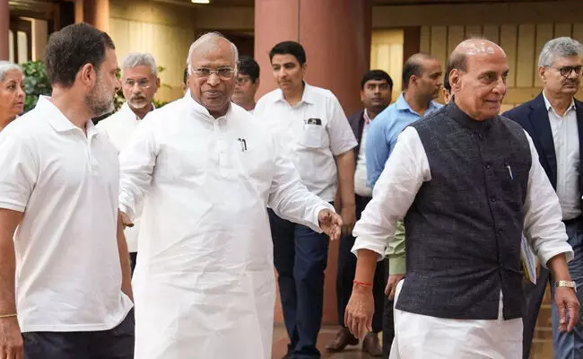 ‘‘ಆಪರೇಶನ್ ಸಿಂಧೂರ’’ ಕಾರ್ಯಾಚರಣೆಯಲ್ಲಿ ಕನಿಷ್ಠ 100 ಉಗ್ರರು ಹತ : ಸರ್ವಪಕ್ಷ ಸಭೆಗೆ ರಾಜ್‌ನಾಥ್ ಸಿಂಗ್ ಮಾಹಿತಿ