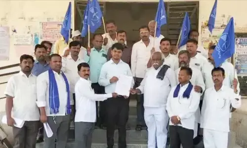 ಯಾದಗಿರಿ: ಕೆಂಭಾವಿ ಕಂದಾಯ ನಿರೀಕ್ಷಕರ ವಿರುದ್ಧ ಕ್ರಮಕ್ಕೆ ಕ್ರಾಂತಿಕಾರಿ ಬಣ ಮನವಿ