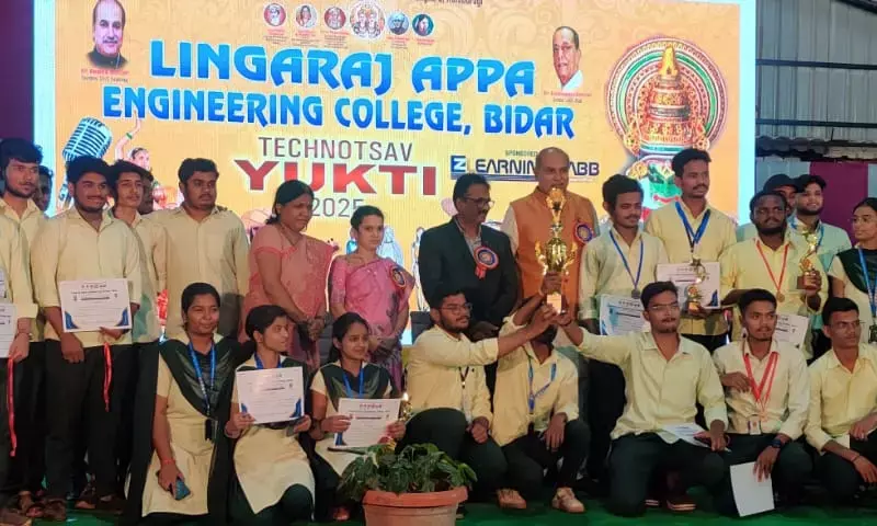 ಕಲಬುರಗಿ | ಶರಣಬಸವ ವಿವಿ ವಿದ್ಯಾರ್ಥಿಗಳಿಗೆ ಟೆಕ್ನೋ ಉತ್ಸವ-2025ರ ಸಮಗ್ರ ವೀರಾಗ್ರಣಿ ಪ್ರಶಸ್ತಿ