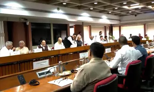 ಗೃಹ ಸಚಿವ ಅಮಿತ್ ಶಾ ಅವರಿಂದ ಭಾರತ-ಪಾಕಿಸ್ತಾನ ಗಡಿ, ವಿಮಾನ ನಿಲ್ದಾಣಗಳ ಭದ್ರತೆ ಪರಿಶೀಲನೆ