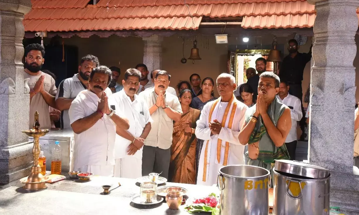 ಬೆಳ್ಕಳೆ ಶ್ರೀಮಹಾಲಿಂಗೇಶ್ವರ ದೇವಸ್ಥಾನದಲ್ಲಿ ವಿಶೇಷ ಪೂಜೆ