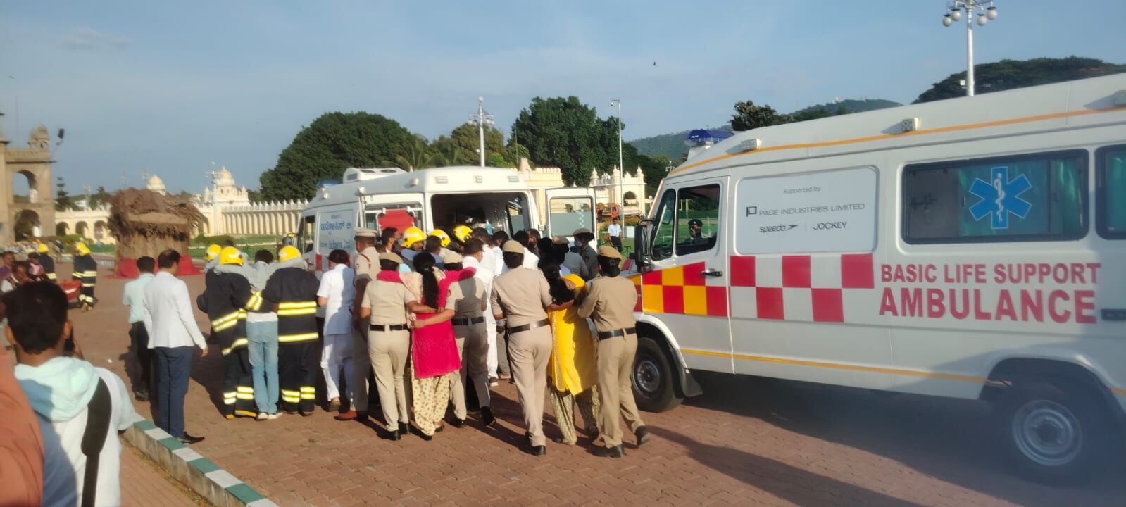 ಮೈಸೂರು ಅರಮನೆ ಆವರಣದಲ್ಲಿ ಮಾಕ್ ಡ್ರಿಲ್ | ನಾಗರಿಕರ ರಕ್ಷಣೆ ಕುರಿತು ಅಣಕು ಪ್ರದರ್ಶನ