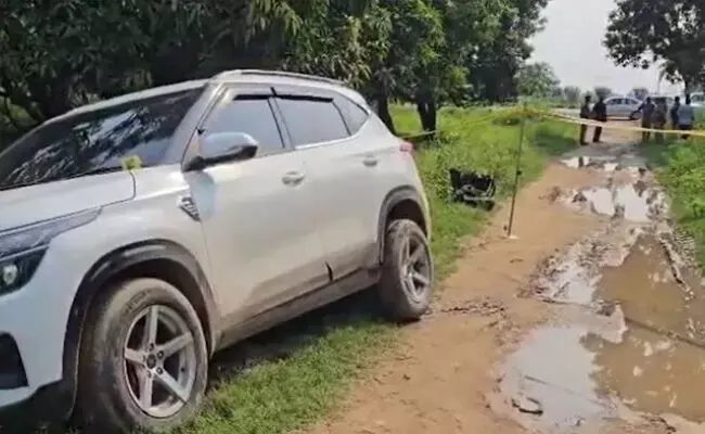 ಉತ್ತರ ಪ್ರದೇಶ | ಚಲಿಸುತ್ತಿದ್ದ ಕಾರಿನಲ್ಲಿ ಅಪ್ರಾಪ್ತೆಯ ಸಾಮೂಹಿಕ ಅತ್ಯಾಚಾರ; ಕಾರಿನಿಂದ ರಸ್ತೆಗೆ ತಳ್ಳಿದ್ದರಿಂದ ಸ್ನೇಹಿತೆ ಸಾವು