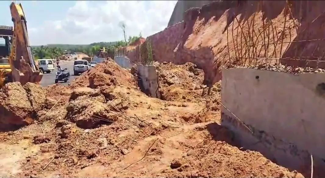 ಚೆರ್ವತ್ತೂರು | ರಾ. ಹೆದ್ದಾರಿ ಕಾಮಗಾರಿ ವೇಳೆ ಗುಡ್ಡ ಕುಸಿತ: ಮಣ್ಣಿನಡಿಗೆ ಸಿಲುಕಿ ಓರ್ವ ಮೃತ್ಯು