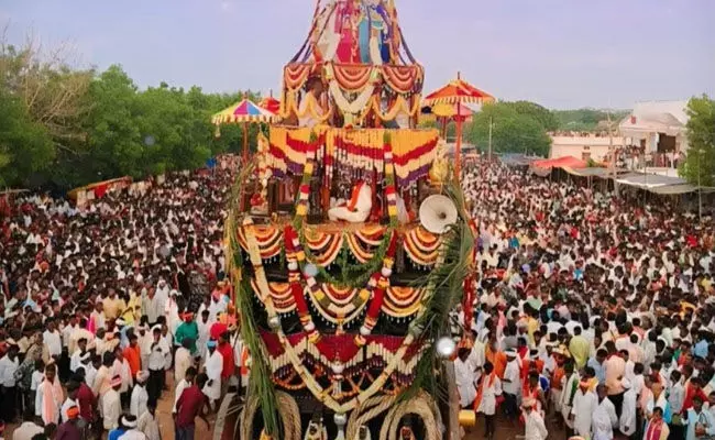 ರಾಯಚೂರು | ವಿಜೃಂಭಣೆಯಿಂದ ನಡೆದ ಮಾನಸಗಲ್ ಲಕ್ಷ್ಮೀ ರಂಗನಾಥ ಜಾತ್ರೆ ರಾಯಚೂರು | ವಿಜೃಂಭಣೆಯಿಂದ ನಡೆದ ಮಾನಸಗಲ್ ಲಕ್ಷ್ಮೀ ರಂಗನಾಥ ಜಾತ್ರೆ