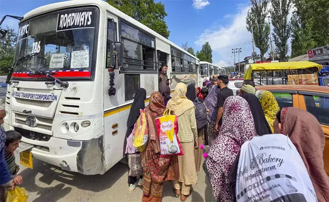 ಯುದ್ಧದ ಮುಸುಕು ತಿಳಿ: ಸಹಜ ಸ್ಥಿತಿಗೆ ಮರಳಿದ ಗಡಿ ಪ್ರಾಂತ್ಯಗಳ ಜನಜೀವನ