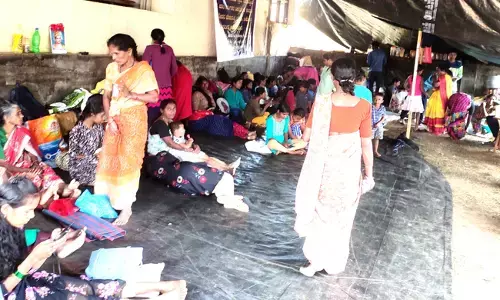 ನಿವೇಶನಕ್ಕಾಗಿ 17 ದಿನಗಳಿಂದ ಧರಣಿ ನಡೆಸುತ್ತಿರುವ ಲೈನ್‌ಮನೆ ನಿವಾಸಿಗಳು