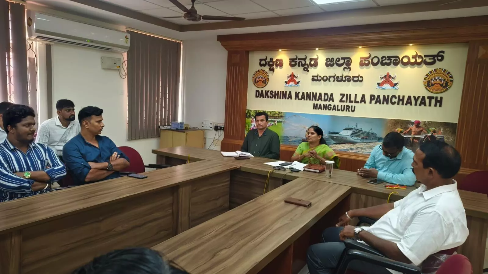 ಹೆದ್ದಾರಿ ಬದಿ ಕಸ ಎಸೆಯುವವರ ಮೇಲೆ ನಿಗಾ ವಹಿಸಲು ತಂಡಗಳ ರಚನೆ ಹೆದ್ದಾರಿ ಬದಿ ಕಸ ಎಸೆಯುವವರ ಮೇಲೆ ನಿಗಾ ವಹಿಸಲು ತಂಡಗಳ ರಚನೆ