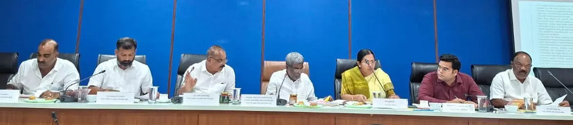 ಉಡುಪಿ ಜಿಲ್ಲೆಯಲ್ಲಿ ಕೊರಗರ ಬಗ್ಗೆ ನಿಷ್ಕಾಳಜಿ; ಐಟಿಡಿಪಿ ಅಧಿಕಾರಿಗಳನ್ನು ತರಾಟೆಗೆ ತೆಗೆದುಕೊಂಡ ಜನಪ್ರತಿನಿಧಿಗಳು ಉಡುಪಿ ಜಿಲ್ಲೆಯಲ್ಲಿ ಕೊರಗರ ಬಗ್ಗೆ ನಿಷ್ಕಾಳಜಿ; ಐಟಿಡಿಪಿ ಅಧಿಕಾರಿಗಳನ್ನು ತರಾಟೆಗೆ ತೆಗೆದುಕೊಂಡ ಜನಪ್ರತಿನಿಧಿಗಳು